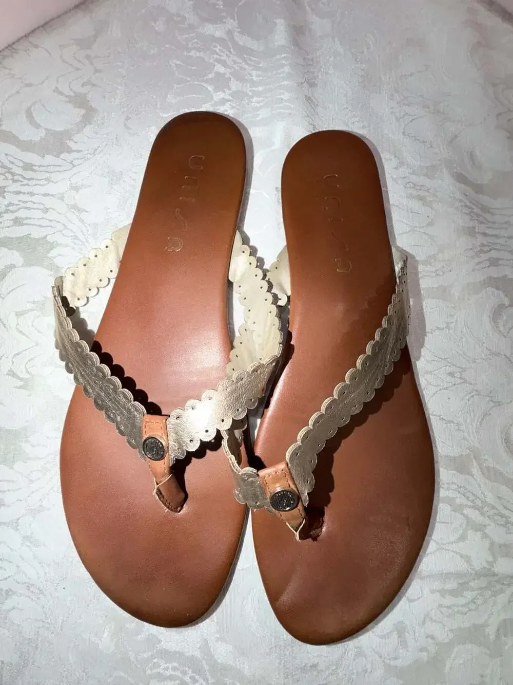 Unisa Gold Scalloped T-Strap Flat Thong Sandals Size 11M